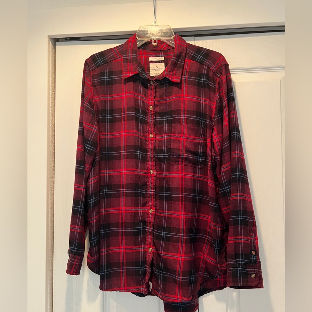 American Eagle amazingly soft boyfriend fit lightweight flannel 
Size Woman’s XL